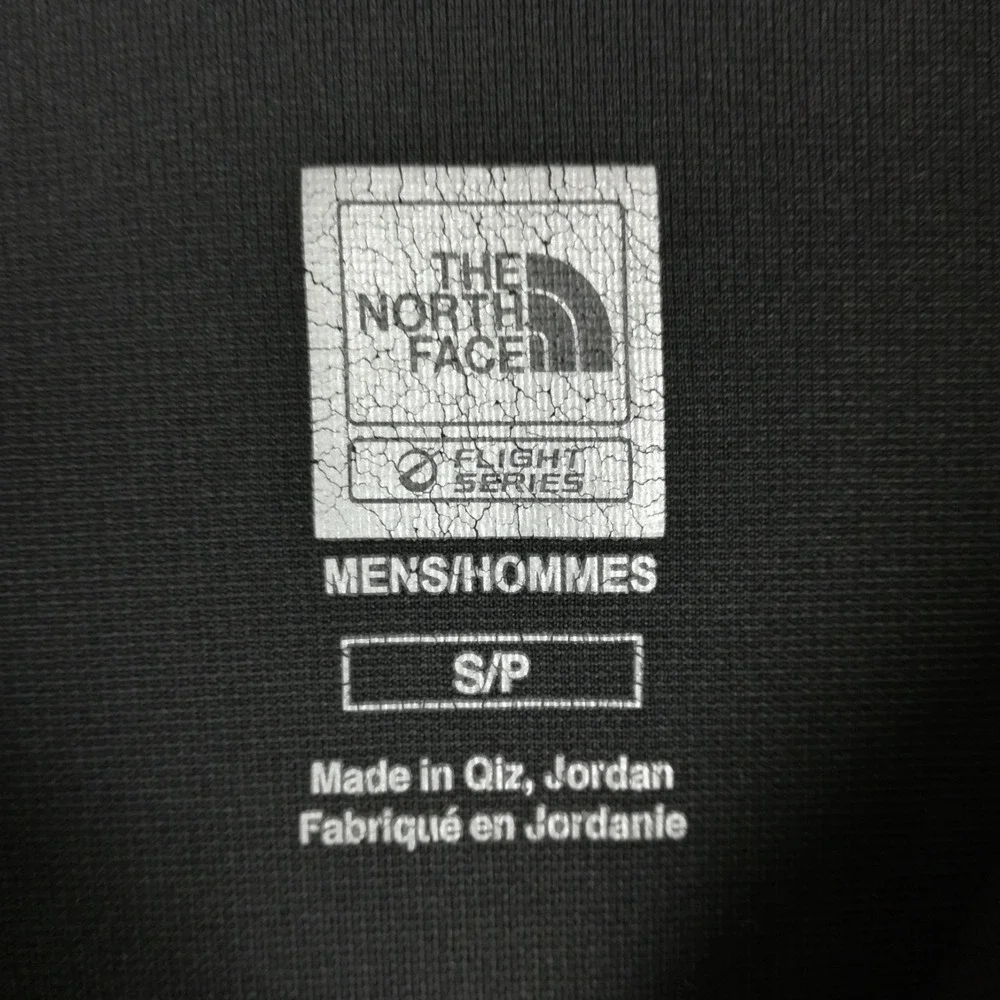 The North Face Mens Shirt 1/4 Zip  Raglan Sleeve Black Red‎ Trim Baselayer S